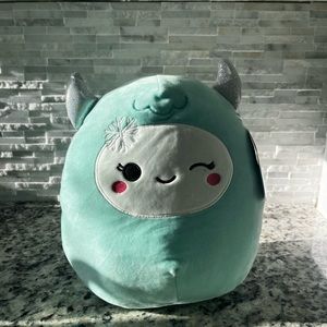 Squishmallows Yollie the Yeti